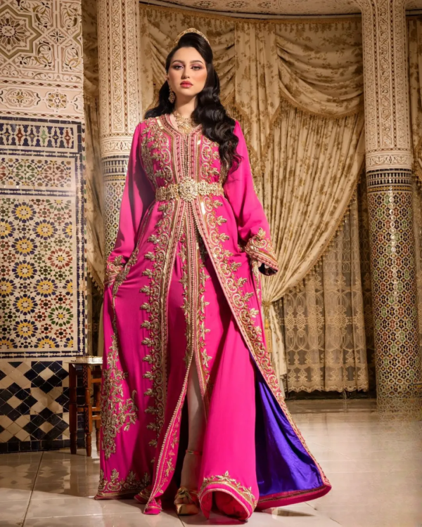 Caftan henné rose et doré brodé et perlé à la main