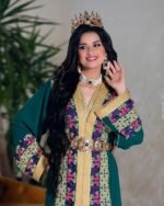 Caftan Élégance : Découvrez notre collection de caftans marocains de mariage, des créations uniques qui incarnent l'élégance et la tradition marocaine. Chaque caftan est une œuvre d'art, brodée à la main avec des détails exquis.